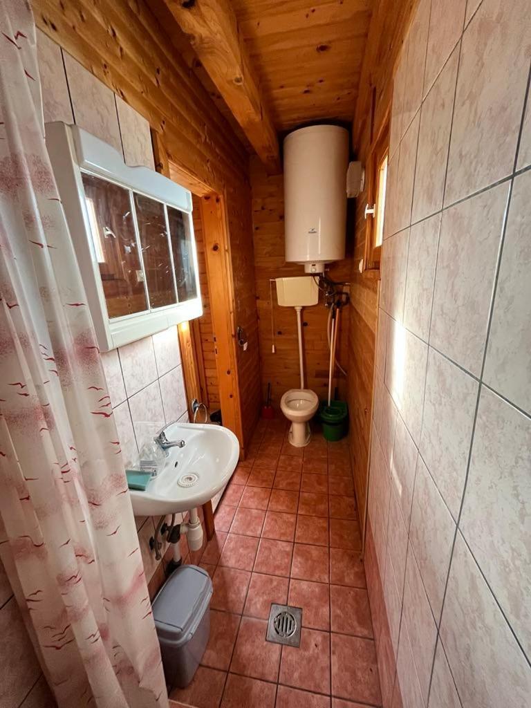 בלטונפנבש Almos Apartman מראה חיצוני תמונה